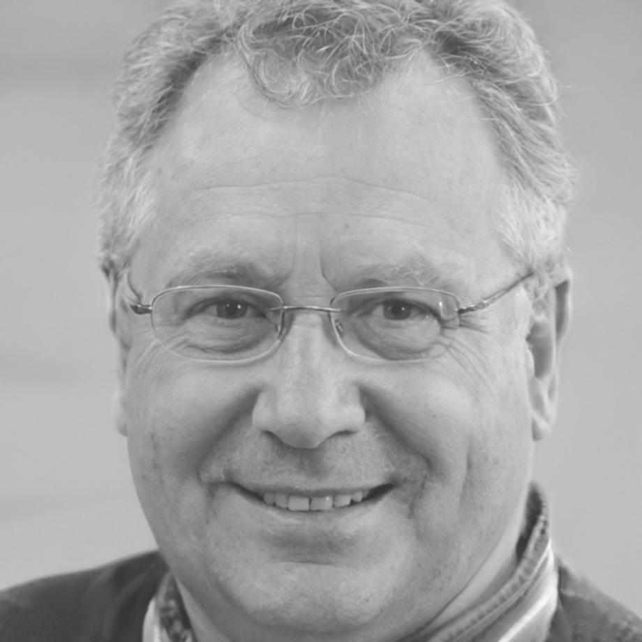 Portrait de Romain Deschaux, expert en finances